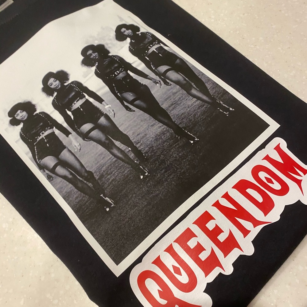 Brand new tee “. Querendon “